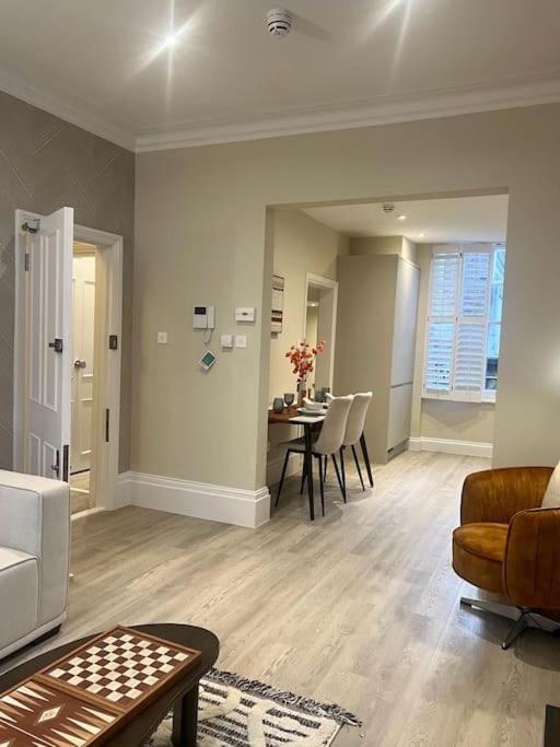 런던 New Flat In Holland Park 아파트 외부 사진